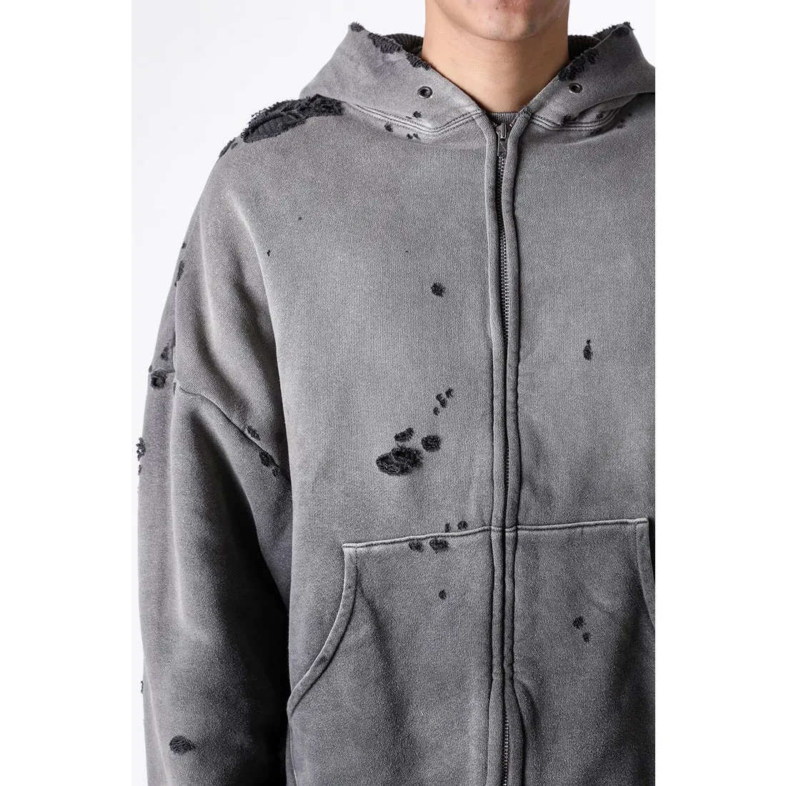 SAINT Mxxxxxx DBL FACE ZIP UP HOODIE/CHARCOAL Double-layer destroyed waffle zipper jacket, washed black S-XL, a style that has been used in the summer. After continuous fine polishing, it has finally been shipped. The finished product is simply a work of art. Super heavy washing to make the weather look old. Multiple water fades. Excessive manual wormhole damage processing. Deconstruction and reorganization embroidery technology. Custom-made zipper with LOGO. The color details of the zipper webbing are also correct. Original grade fruit main label and wash water label. Top purchasing grade. A layer of waffle fabric is added to the inner lining to make the overall texture stronger and increase the comfort and warmth of the wearer.